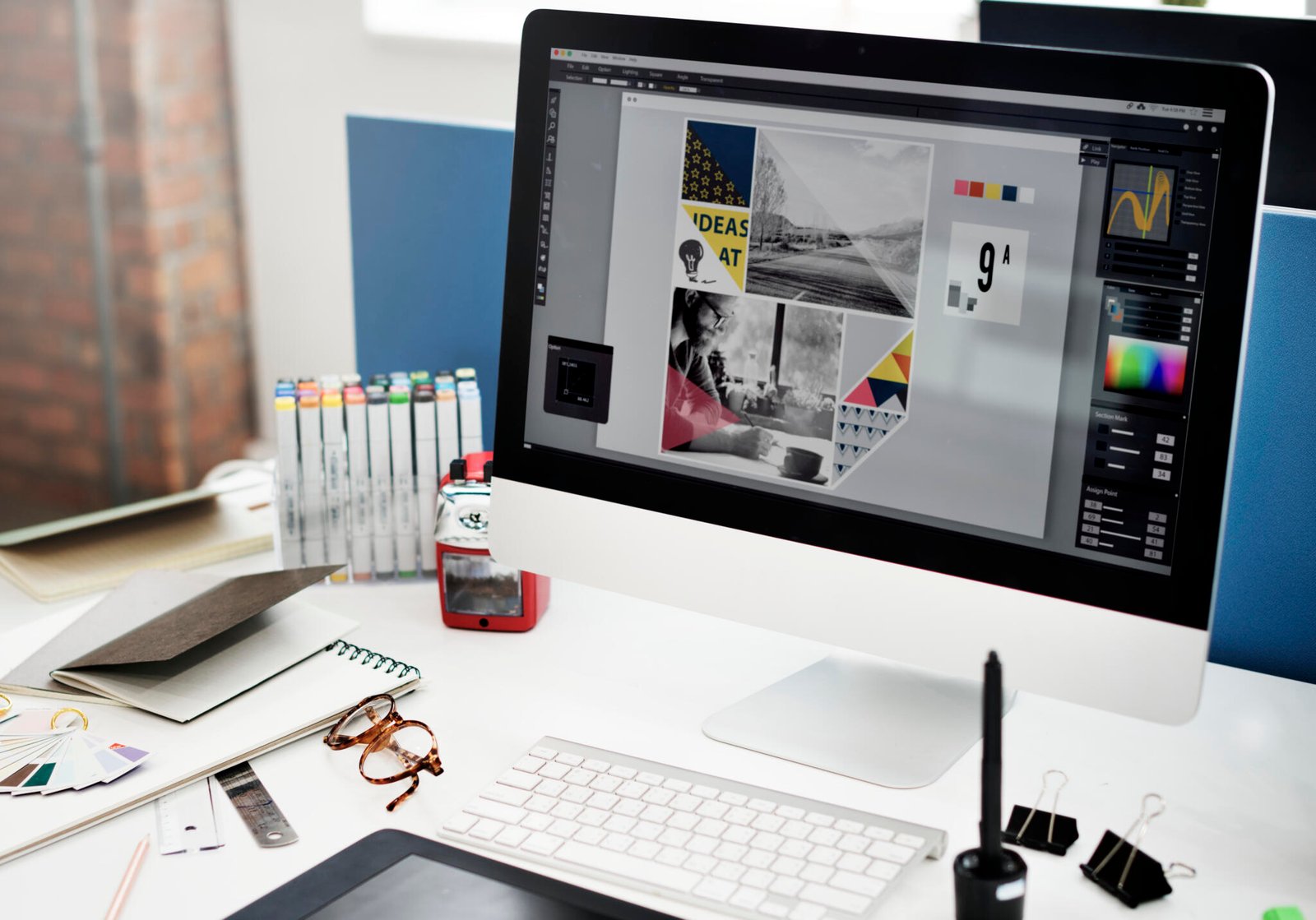 Puesto de trabajo para crear diseños y contenidos visuales